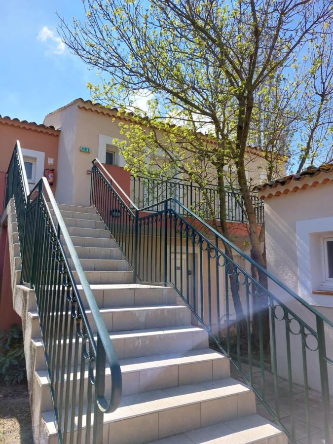 Aux Abords Du Lac Apartment Arles Ngoại thất bức ảnh