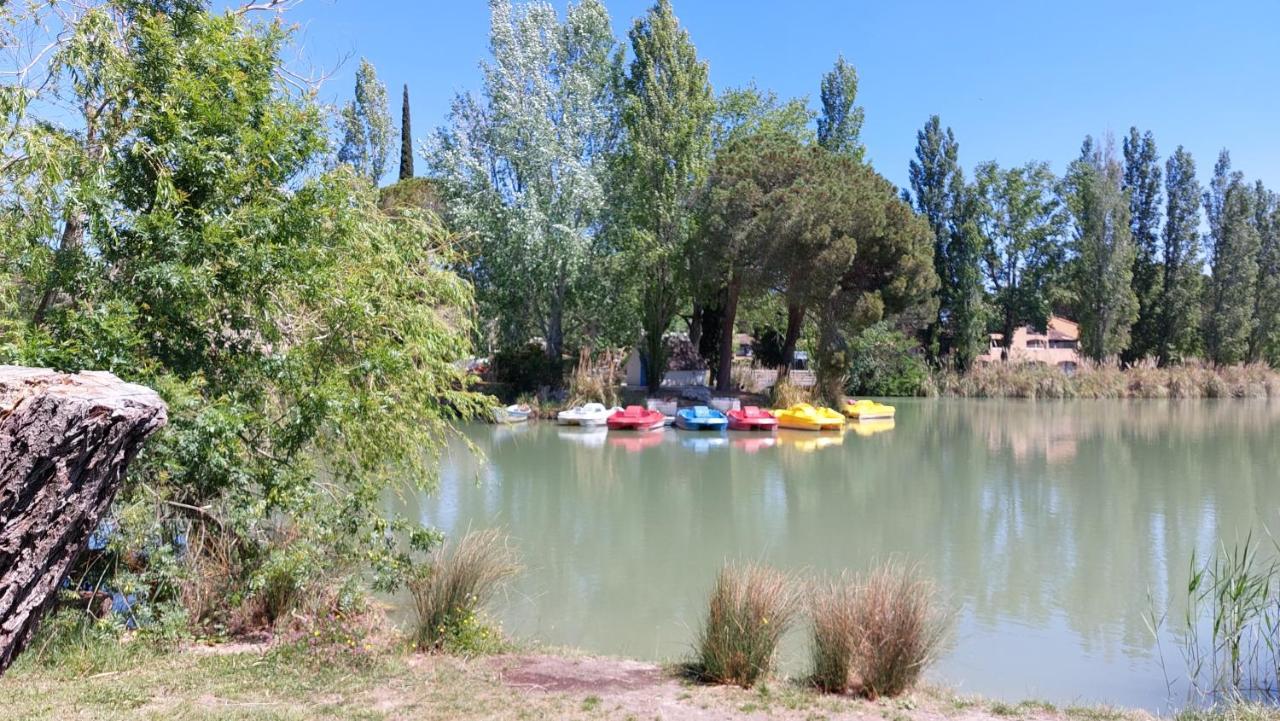 Aux Abords Du Lac Apartment Arles Ngoại thất bức ảnh