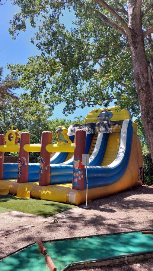 Aux Abords Du Lac Apartment Arles Ngoại thất bức ảnh